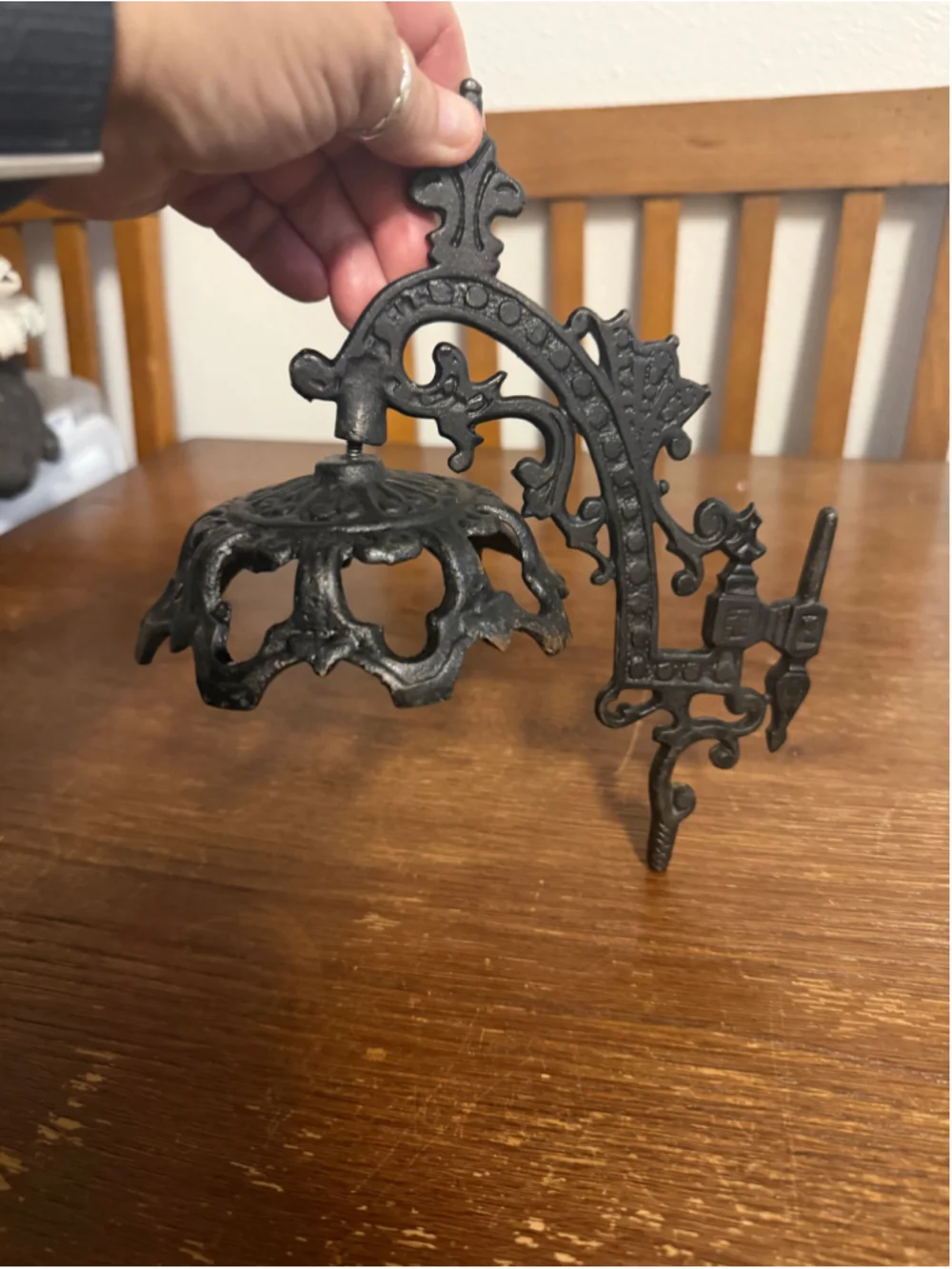 Antique Style Cast Iron Oil Lamp Wall Bracket Ornate Victorian Swing Arm Holder